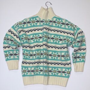 American Eagle Patterned Cream and Green Women's Sweater